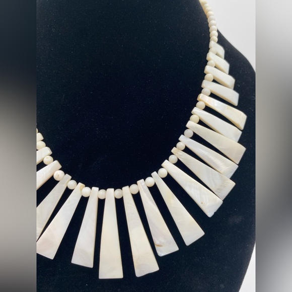 White Mother of Pearl Natural Shell Art Deco Statement Necklace - Picture 5 of 8
